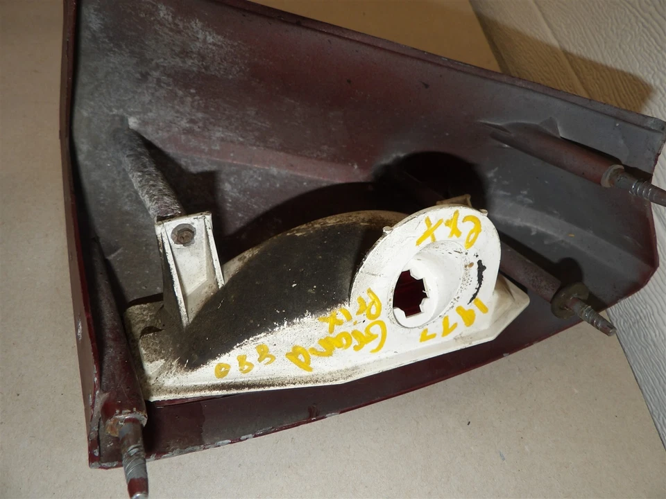 LH DRIVERS QUARTER PANEL EXTENSION & SIDE MARKER LIGHT PONTIAC GRAND PRIX 1977 - Image 4 of 4