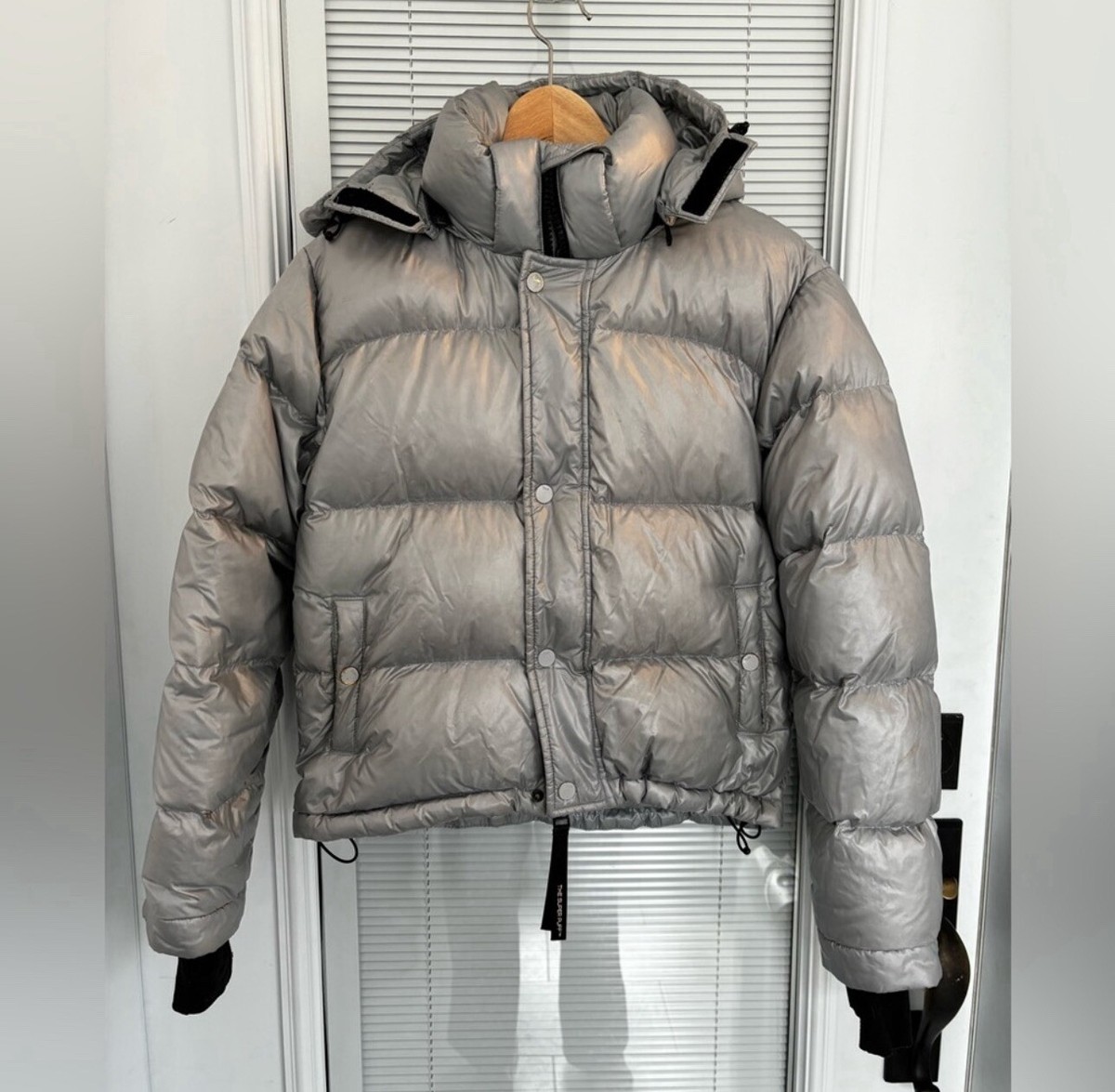 Aritzia The Super Puff™ Shorty Jacket - Color Matte Pearl