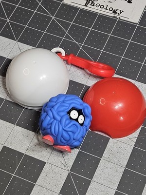 Pokemon Tangela TOP Spinner Burger King 1999 Keychain Toy Figure w/ Pokeball
