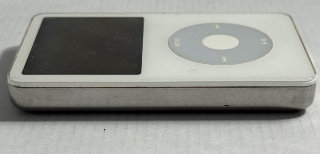 Apple iPod Video Classic 5th Generation 60GB A1136 MA003LL - White
