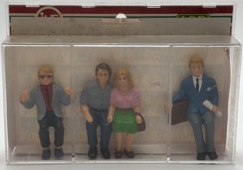 Juego de figuras de pasajeros LGB 5239 escala G (juego de 3) | Condition: New