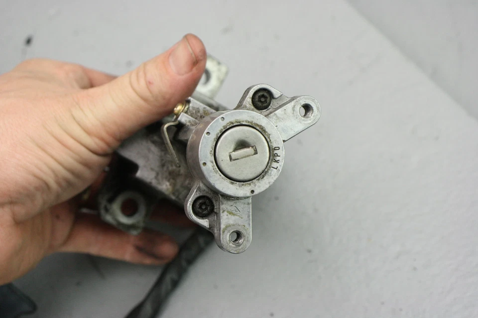 2002 年本田 Goldwing GL1800 锁套装和钥匙 IGNITION 开关卡车闩锁组件 — 第 4/4 张图片