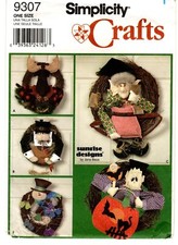 Simplicity 9307 Seasonal Wreaths Craft Pattern Uncut