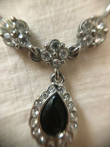 Vintage Monet Halskette mit tropfenförmigem Onyx Stein und 3 Clustern mit 4 Kristallen - Bild 5 von 12