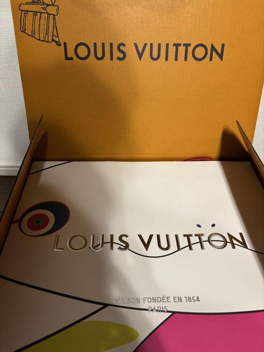 Louis Vuitton x Takashi Murakami OnTheGo BB Bag In Hand 7 x 5.9 x