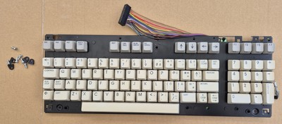 Commodore 128, C128 MITSUMI Keyboard with accessories + screws | Genuine part_2