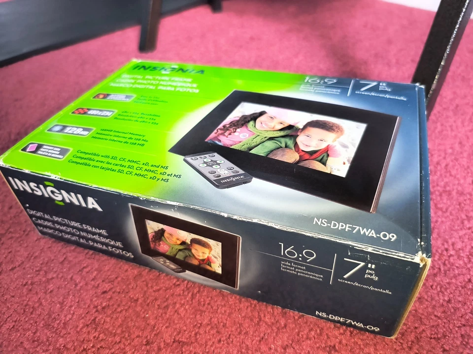 Insignia Digital Picture Frame Bundle  NS-DPF7WA-09 Tested working - Image 4 of 4