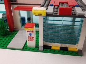 LEGO City 4429 Helicopter Rescue Complete Hospital Ambulance Emergency