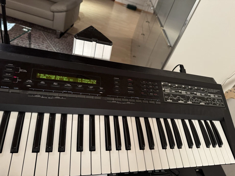 Roland D-50 Keyboard Synthesizer - Bild 3 von 4