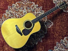 Guitarra acústica Yamaha LL16ARE tapa de abeto de palo de rosa macizo
