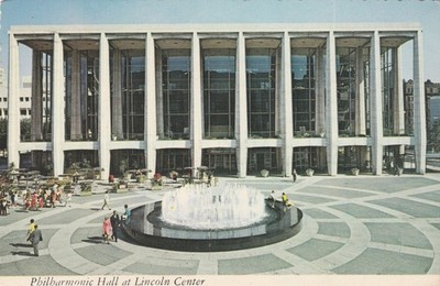 1968 Philharmonic Hall Lincoln Center NYC Plastichrome Postkarte