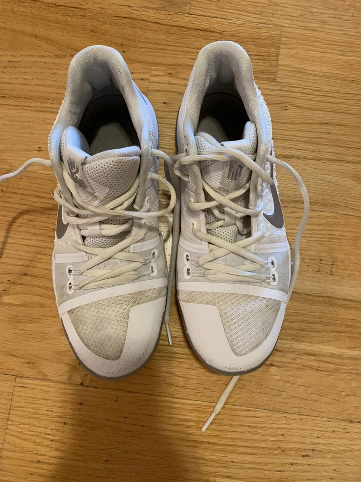 Nike Kyrie Azurie Elizabeth Soles White Basketball Ankle Shoes Girl's Size 7Y - Image 4 of 4