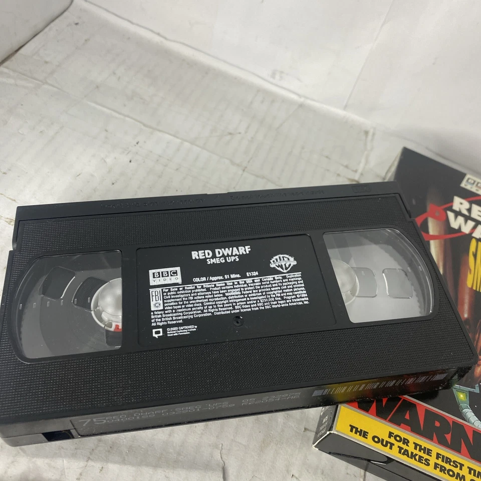 Лот из 2 VHS BBC красный карлик SMEG OUTS и SMEG UPS - Изображение 2 из 4