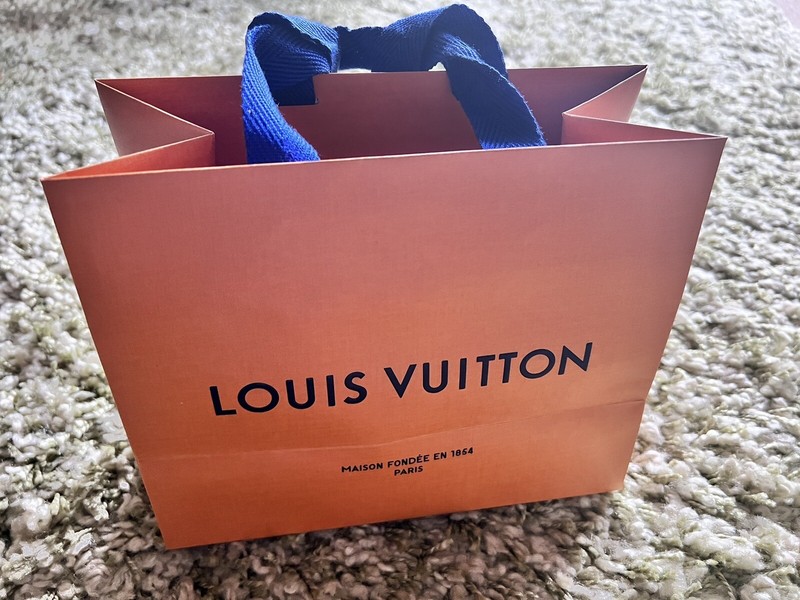 LOUIS VUITTON LV Empty Medium Bag Authentic 8.5 x 7 x 4.5 inches