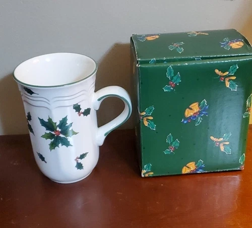 Mikasa French Countryside Holiday Holly Cappuccino Mug
