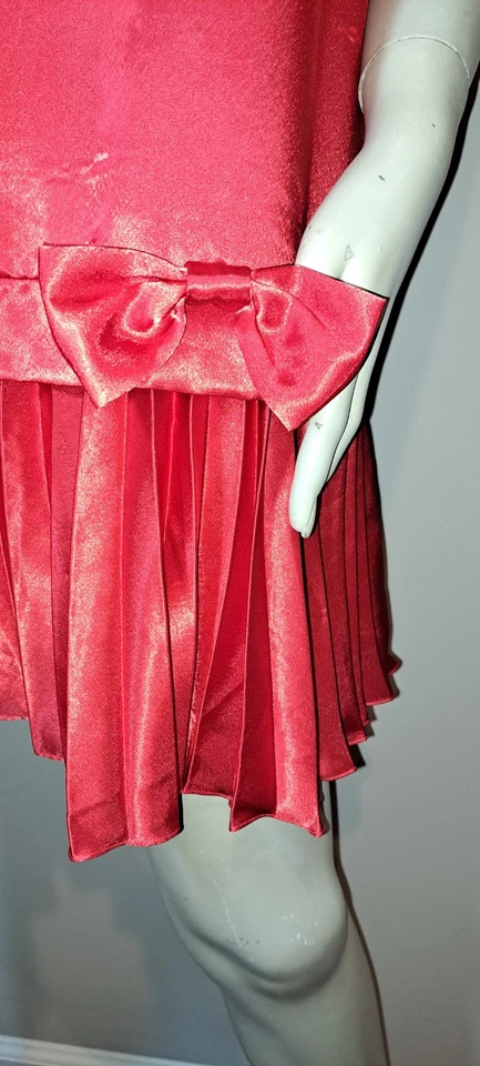 Sexy Camisón Fantasías Ocultas Rojo Poli Satinado De Colección Chemise Cintura Caída Leer Foto 2 de 4