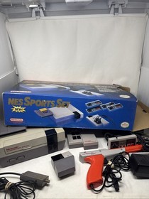 Nintendo Entertainment System NES Sports Set Console w zapper & 6 controllers
