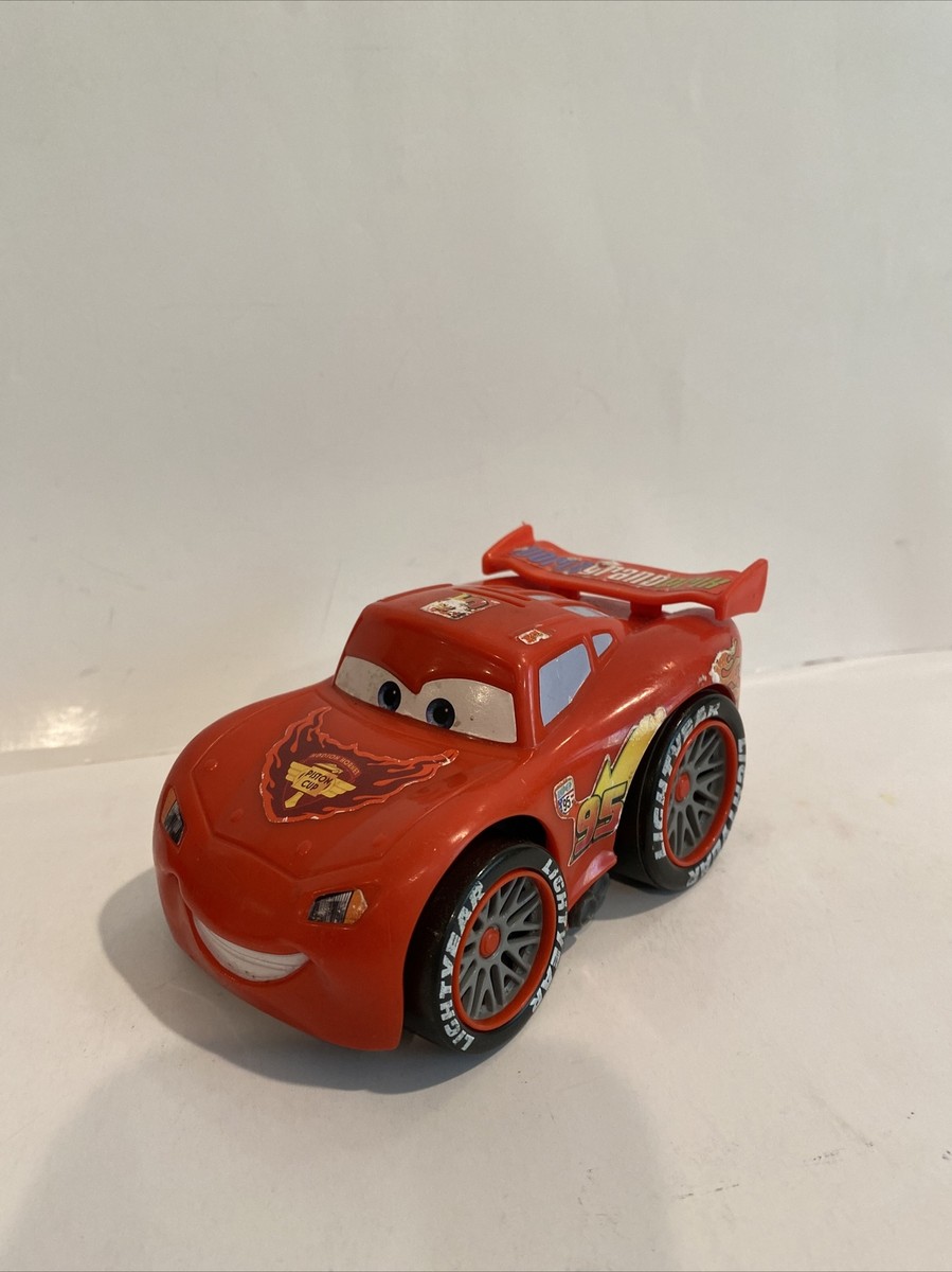 Disney Cars 2 Shake N Go Lightning McQueen World Grand Prix