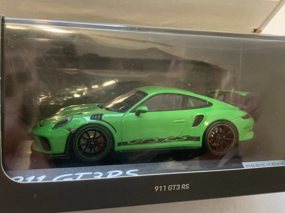 Porsche 911 GT3 RS (991.2) Lizard Green 2018 Minichamps 1:43 - Image 2 of 4