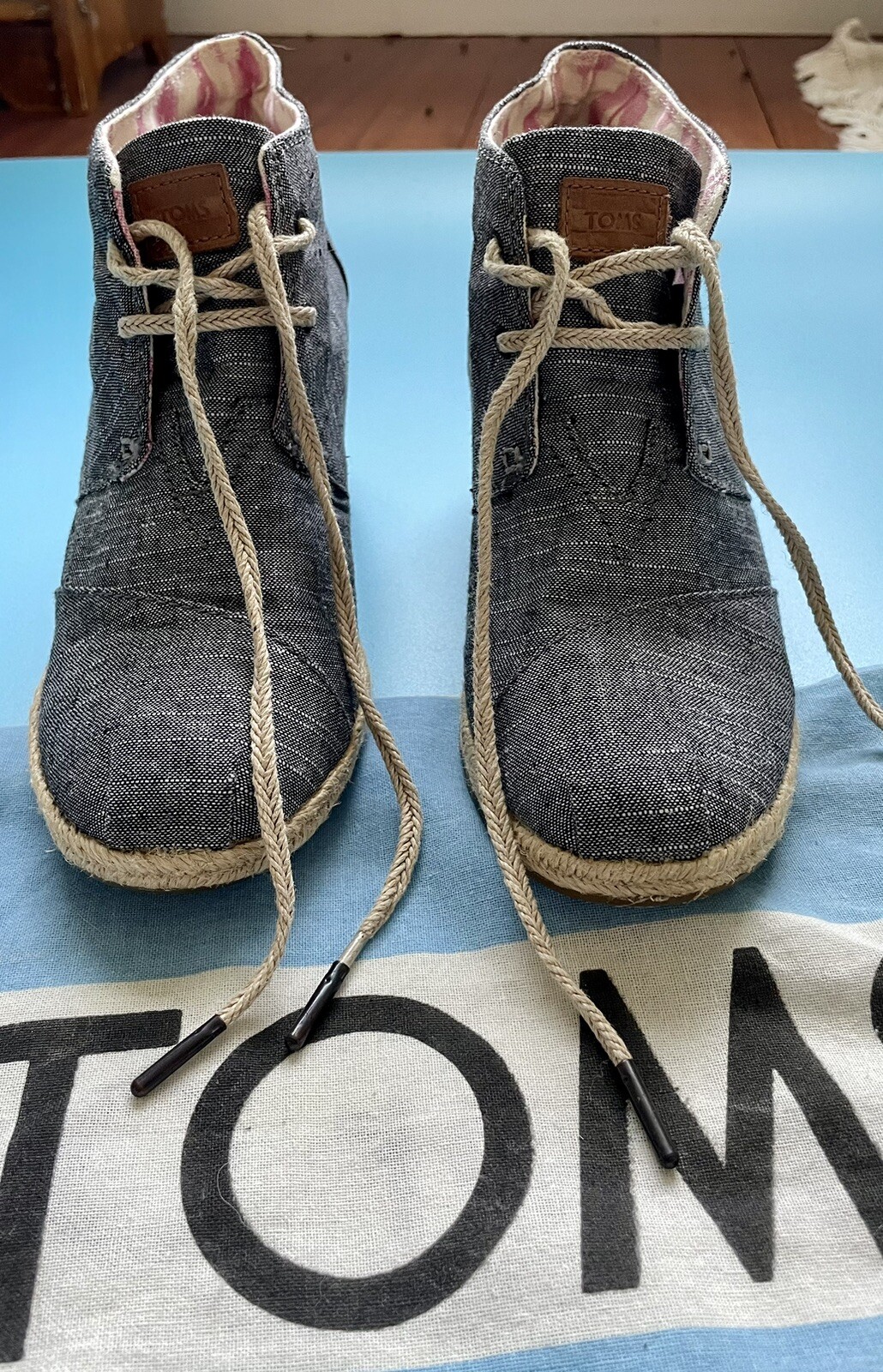 Tom’s Lace Up Chambray Wedges Size 9