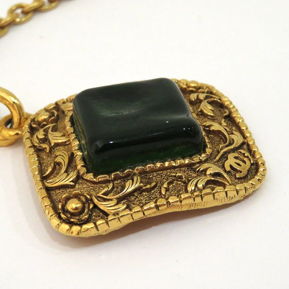 Collana Chanel Gripoix ciondolo oro verde quadrato marchio cocco accessori donna