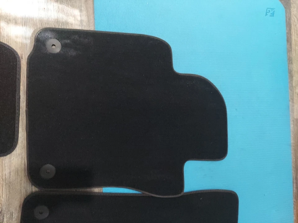 Alfombrillas VOLKSWAGEN JETTA GOLF JETTA WAGON 2010-15 OEM NEGRAS 4 piezas ⭐61 ⭐ Foto 2 de 4