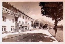 Pensione Menardi. curtain.