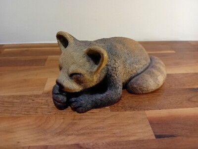 Teresa Shearer Studio Keramik strukturiert Studio schlafender roter Panda Figur groß