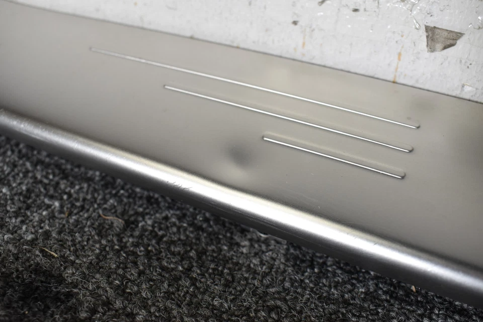 2012-15 Bentley Continental GTC V8S right Scuff step trim kick plate 3W8853538AN - Image 3 of 4