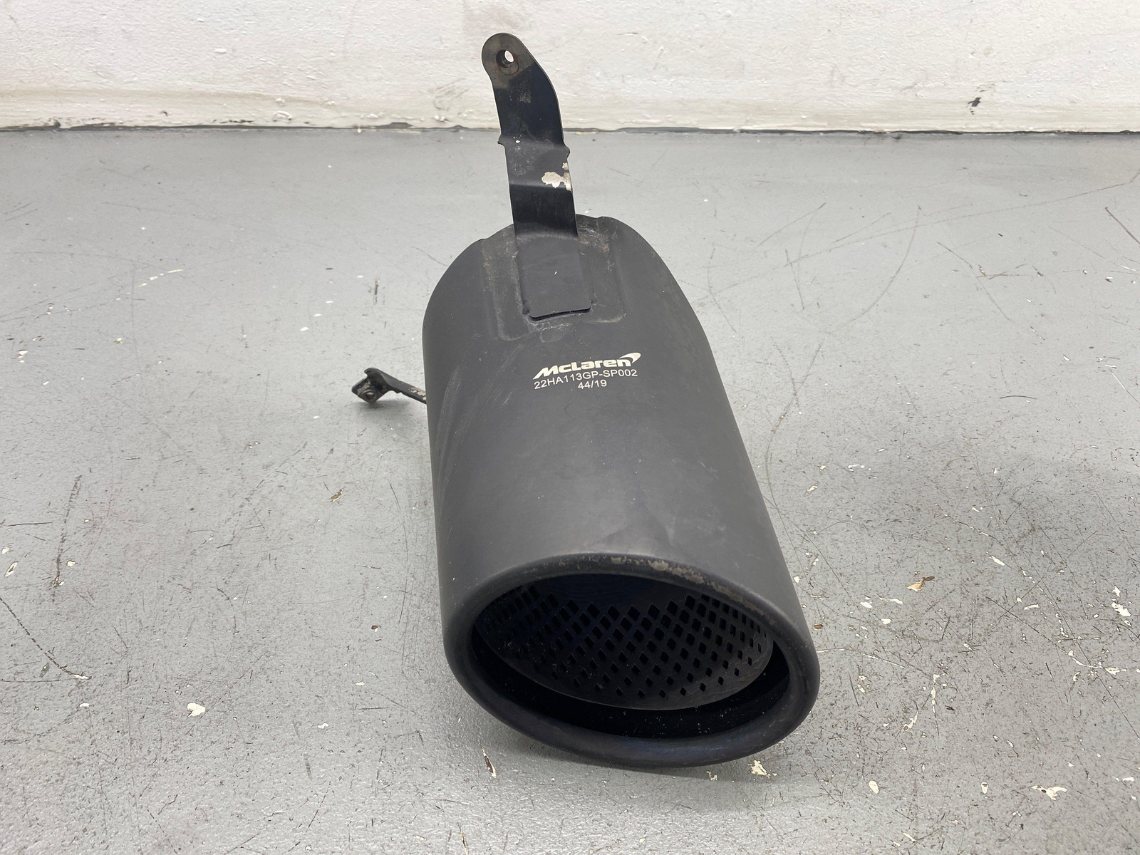 2020-2023 MCLAREN GT RIGHT SIDE MUFFLER EXHAUST TAIL PIPE TIP 22HA113GP OEM
