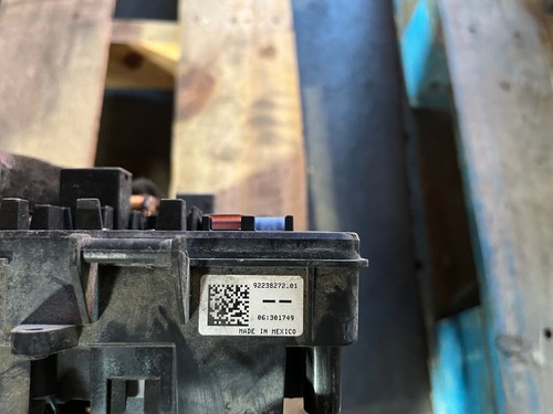 OEM 10-15 CHEVROLET CAMARO SS ENGINE BAY FUSE BOX MODULE 92238272