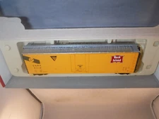 Atlas HO Rock Island RI 50' GARX P/D Box Reefer Yellow w-Black Ends #GARX 51116