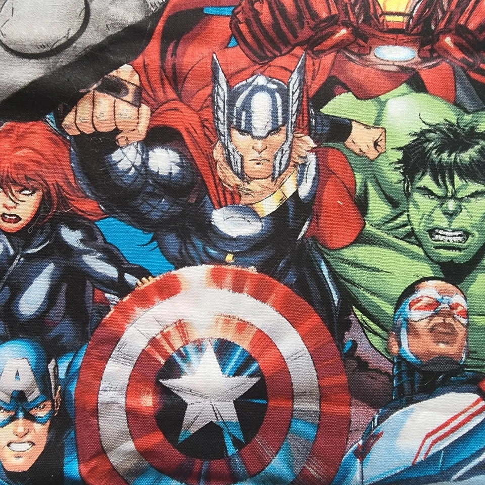 Cotton Quilt Fabric 21"x45" Springs Creative DC Avengers Marvel Large Print Hulk - Image 4 of 4