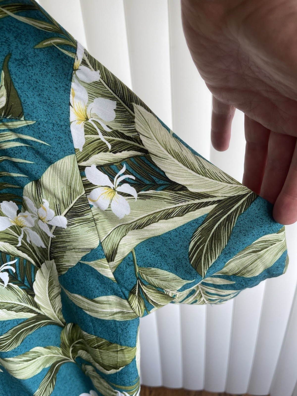 Paradise Found Men's Hawaiian Shirt Size Large