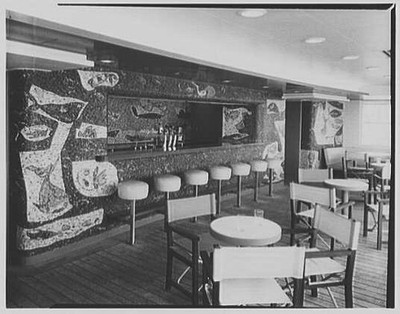 Photo:S.S. Independence, American Export Lines. Pool cafe II