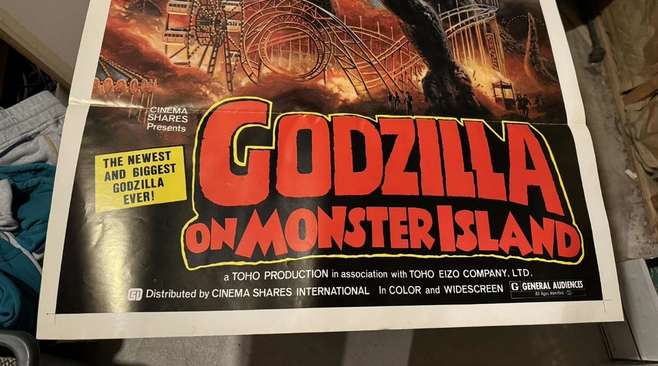 Godzilla On Monster Island Original Filmplakat, 27 x 41, 1976 (gefaltet) - Bild 2 von 4