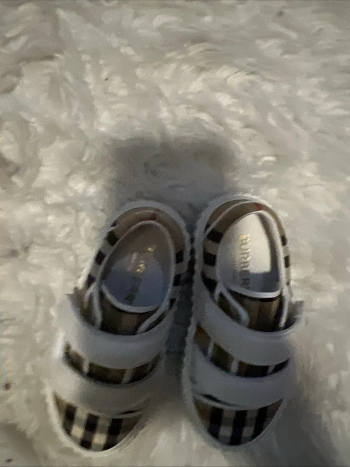 Zapatos para niños Burberry Andrew unisex talla 8 de Estados Unidos Foto 2 de 4