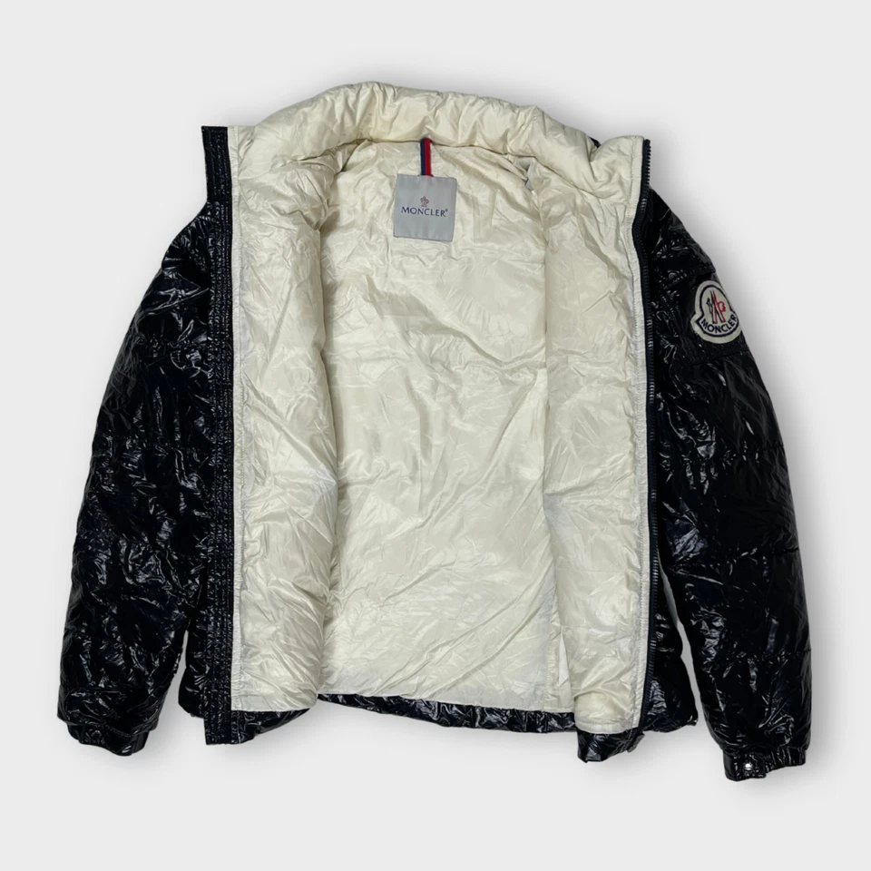 Casaco Moncler Badia feminino tamanho 3 preto brilhante leve acolchoado Itália - Imagem 4 de 4