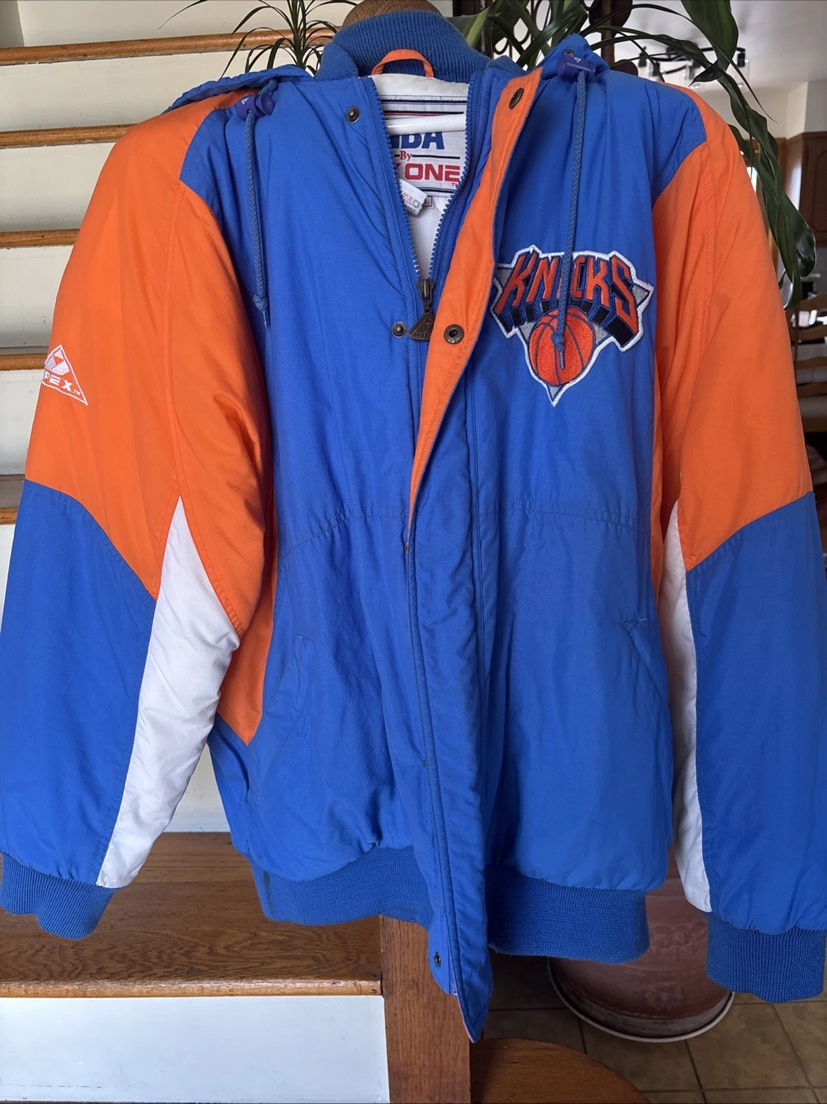 Vintage 90s Apex One MBA New York Knicks Puffer Full Zip Hoodie Jacket XL - product detail image 1