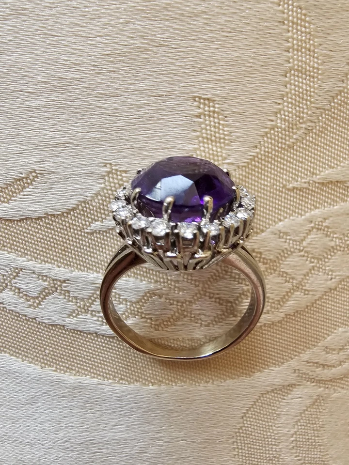 585 Goldring Vintage mit 18 Brillanten und wertvollen, großen, dunklen Amethyst. - Bild 4 von 4