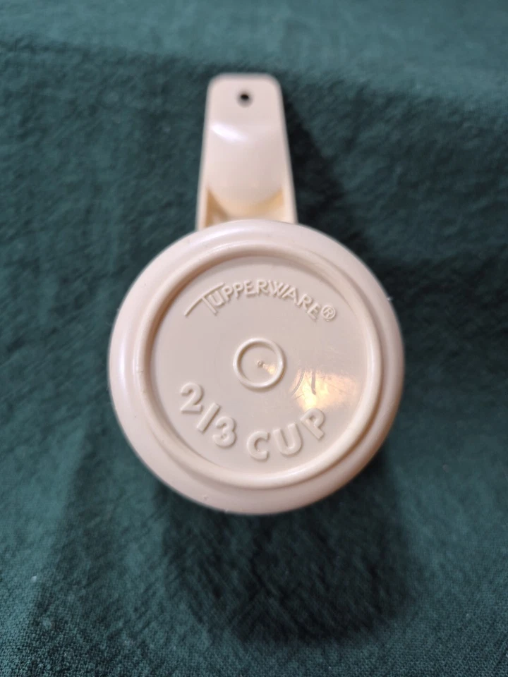 Tupperware Replacement 2/3 Cup Measuring Cup Almond Vintage #763-7 - Image 2 of 3
