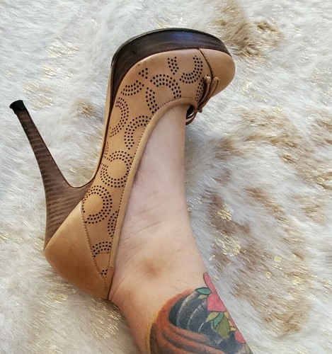 Coach "Bethanie" Women's Tan/Sand Women's Perforated Leather Heels Size 8.5 B