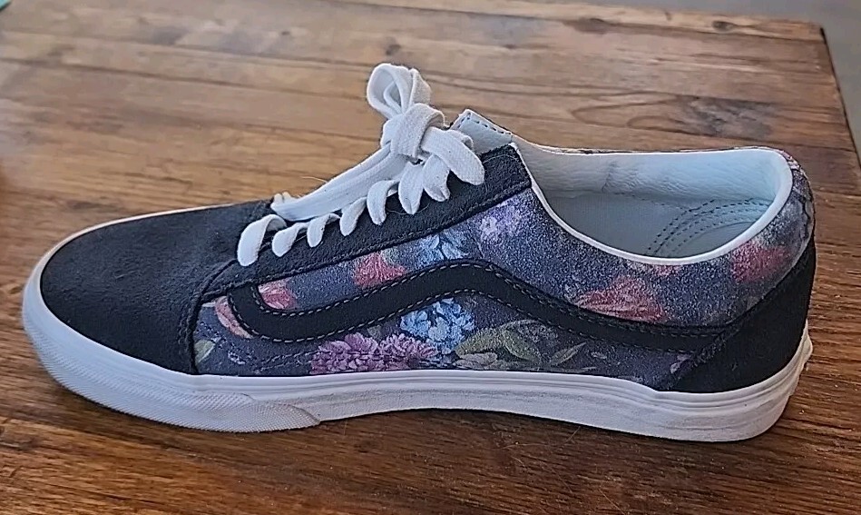 VANS Women Old Skool Moody Floral Suede Low Top Sneaker Stunning Grey/White