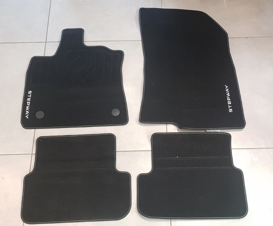 Tapis de sol Renault 749020358R d'origine pour Dacia Stepway III coffret de 4 pièces noires