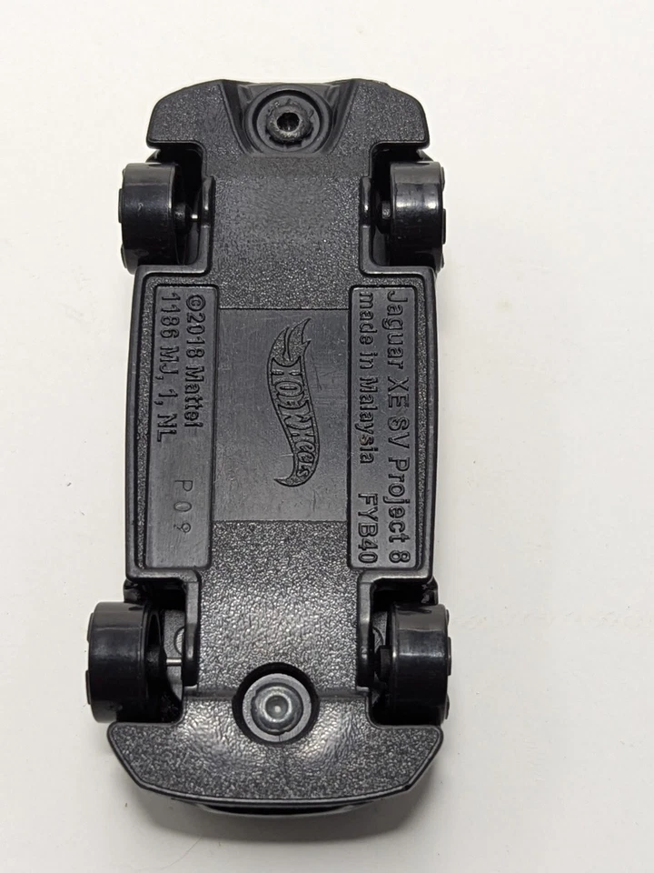 2019 19 Jaguar XE SV Project 8 Collectible 1/64 Scale Diecast Diorama Model - Image 4 of 4