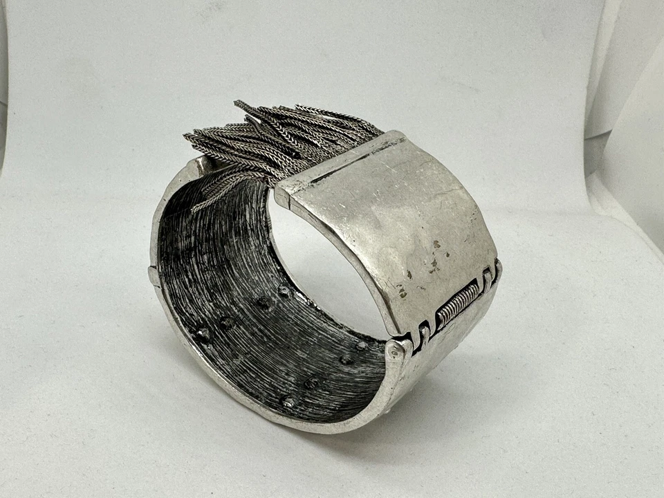 Rebecca Minkoff ~ Bracelete de punho articulado estilo moda tom prata com cristal - Imagem 2 de 4