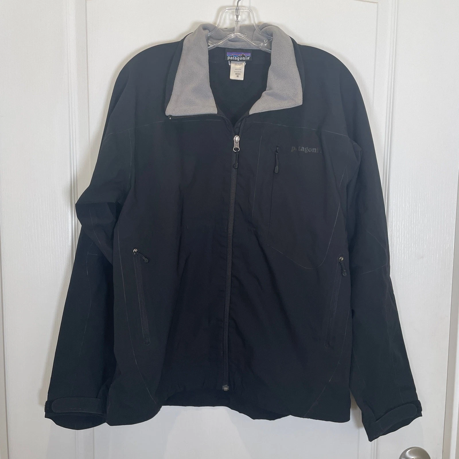 Patagonia Mens Windbreaker Shell Jacket Black Fleece lined collar Zip Pockets M