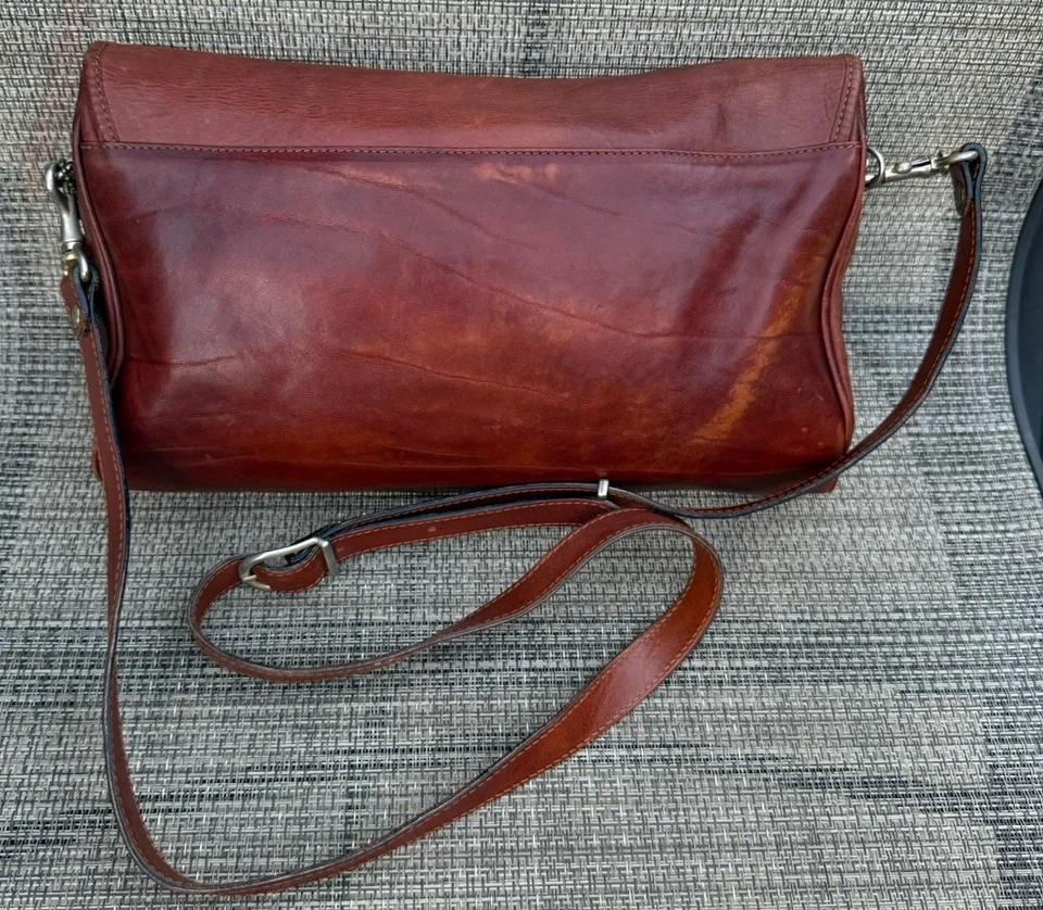 Bolso de mano Oroton vintage de cuero marrón bandolera sobre Australia Foto 3 de 4