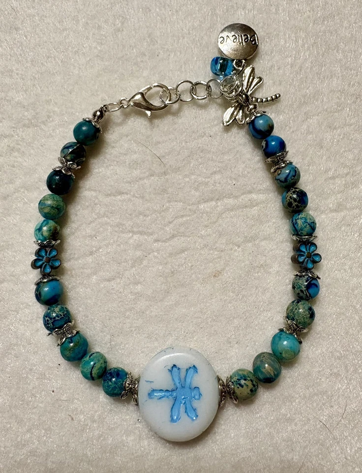 Caprichosa pulsera azul y blanco hallazgos de plata  Foto 2 de 3