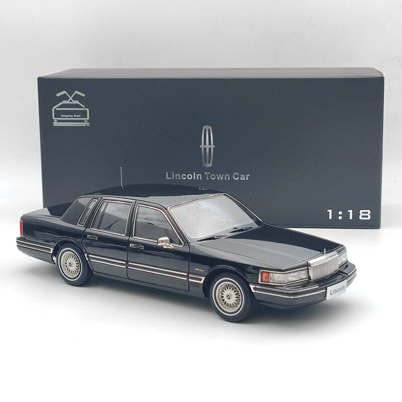 1/18 Towncar V8 1993-1995 Super Diecast Models Car (Leather seat